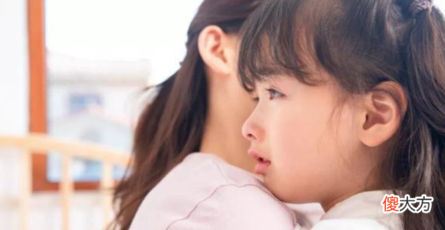 遇事就哭，孩子玻璃心多半是父母挖下的“坑”，别再一味地埋怨娃