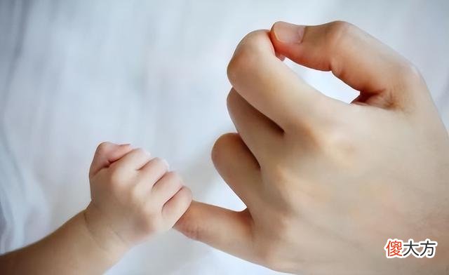 为什么宝宝爱打妈妈的脸？背后隐藏的“婴儿心理学”，宝妈要了解