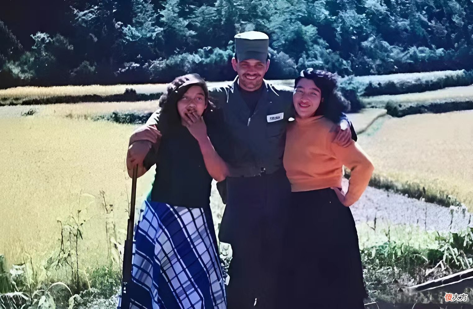 【爱历史】老照片：1948年当选第一任总统的蒋介石，与美军拍照的南朝鲜妇女