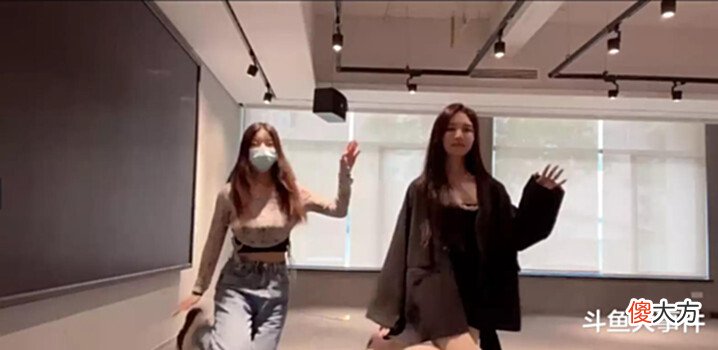 【游戏世界】南波儿直播间二台直播员喊话斗鱼超管:有本事线下碰一碰,水友调侃:你胆子真大!