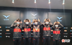 【游戏迷】外网水友嘲讽T1：釜山图书馆真的好安静，Faker被严重高估