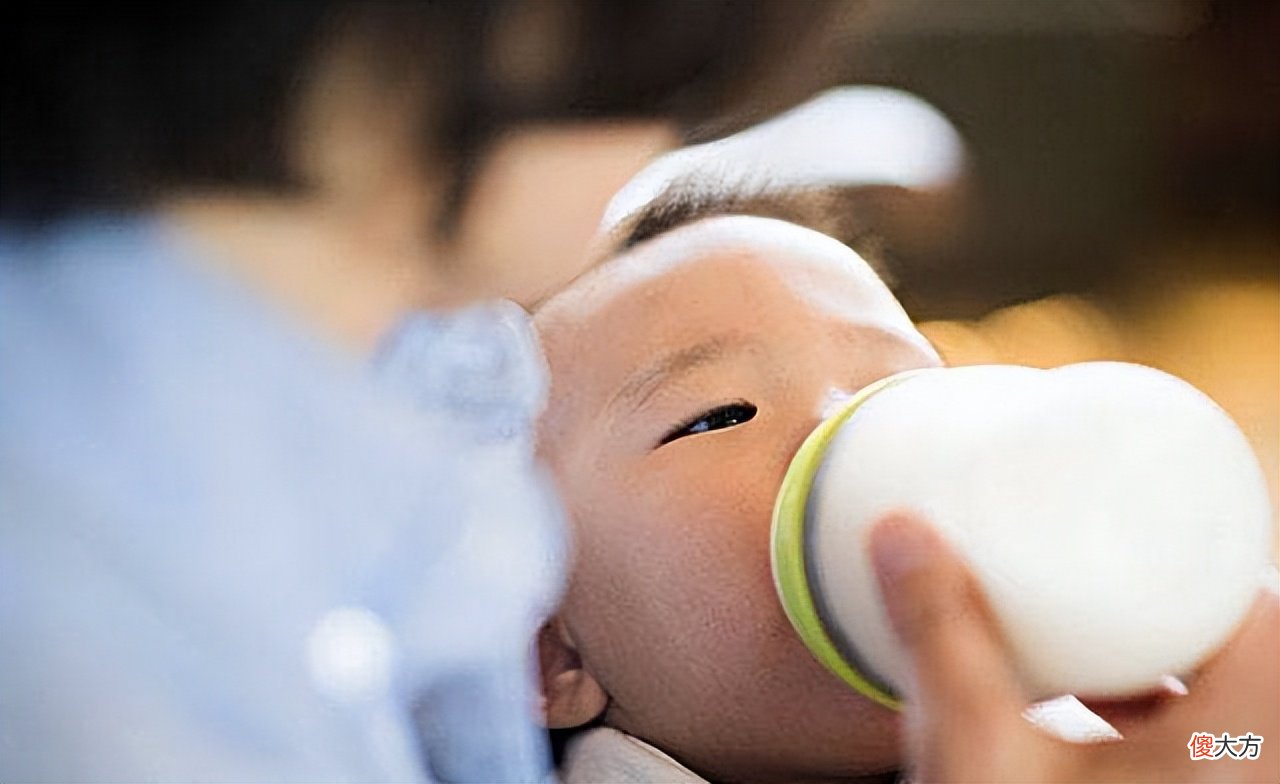 父母要避开7-12个月婴儿喂养误区，学会5招，宝宝身体发育更好