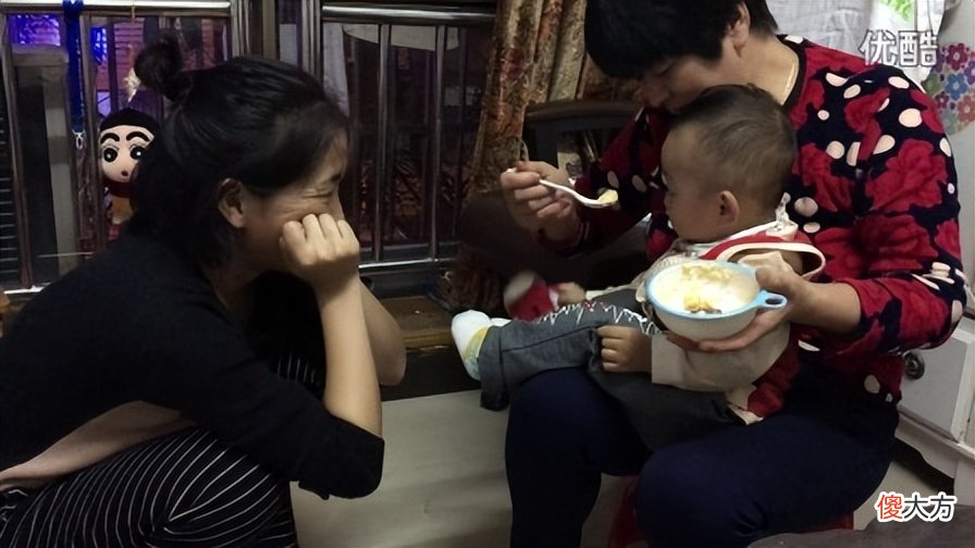 父母要避开7-12个月婴儿喂养误区，学会5招，宝宝身体发育更好