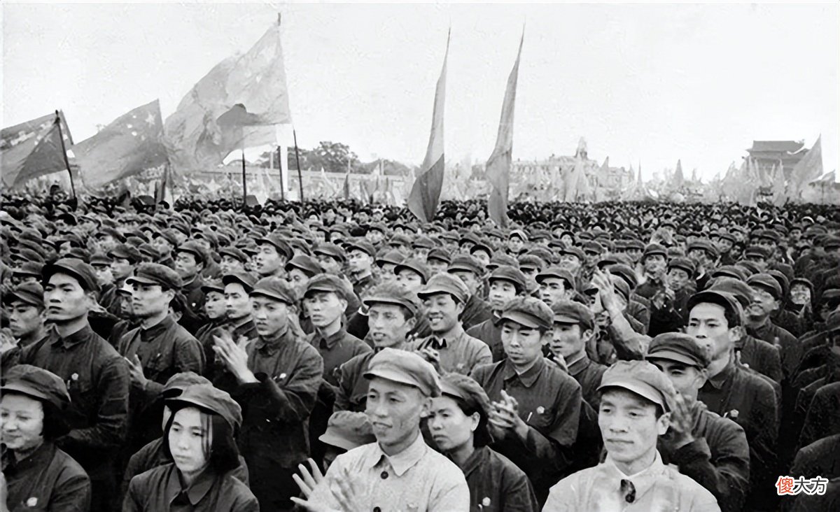 【历史故事】1974年傅作义逝世，百万家产消失不见，毛主席：生活费加到100元