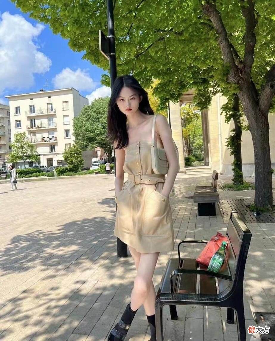 【时尚一点】光脚穿鞋过时了，时尚潮人都爱“短袜＋凉鞋”，搭配简单个性还足