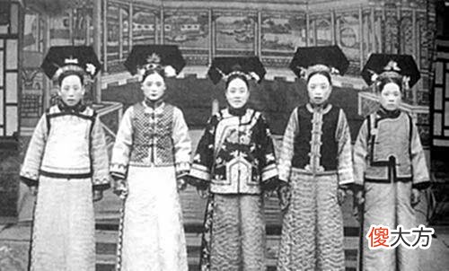 【历史故事】光绪最爱的珍妃，被慈禧塞进10寸的井，是如何做到的，答案很简单