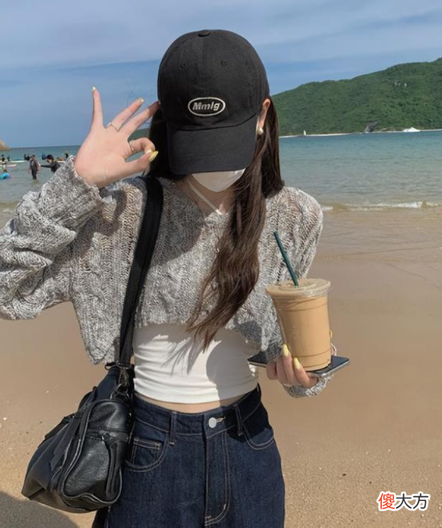 【时尚一点】谁说只有秋冬才能穿针织衫？今年流行镂空针织衫，清爽又洋气