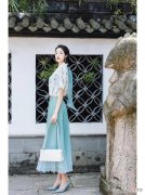 【就爱时尚】中年女人穿半身裙，记住这“4不要”，会更优雅高级