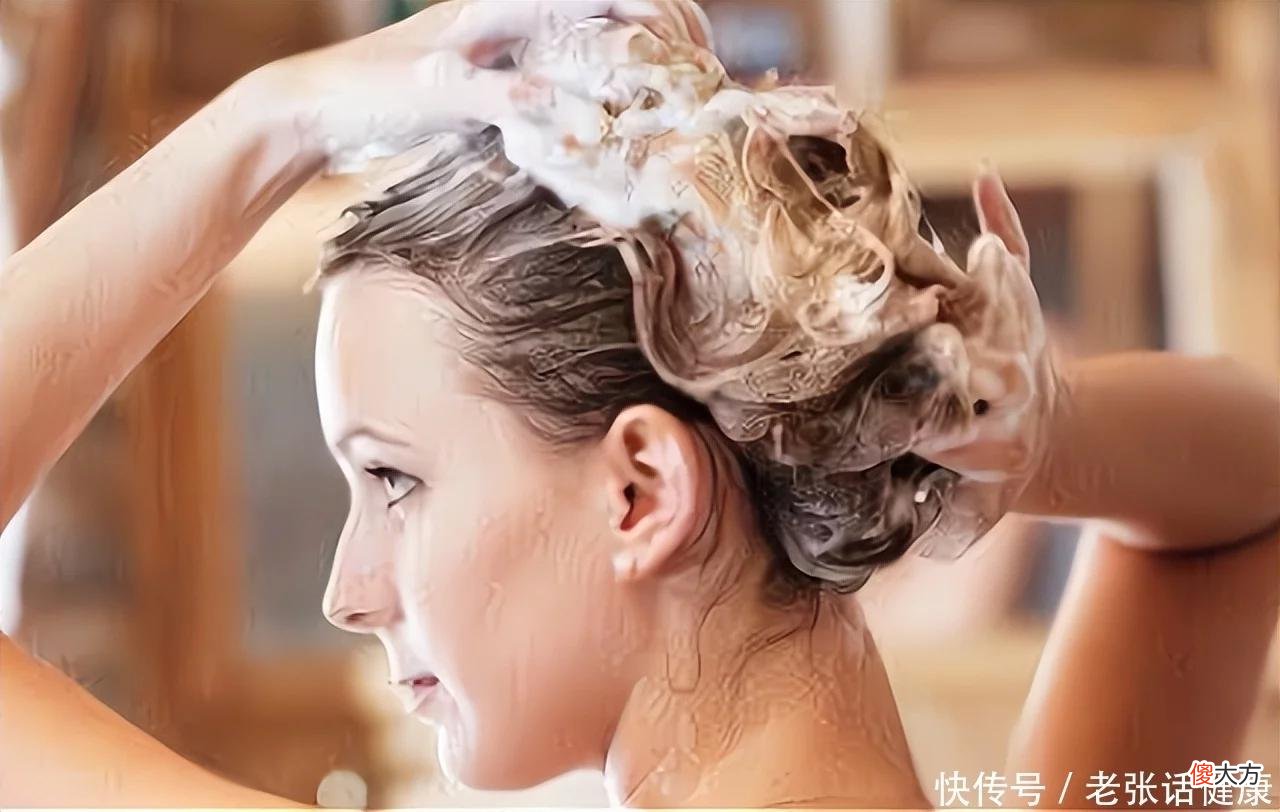 【时尚一点】听人说“早晨洗头”是衰老的表现，这是真的吗？看下专业的解答