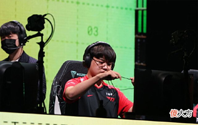 【游戏迷】外国网友热议RNG击溃T1：GALA、MSI、卡莎，懂的都懂