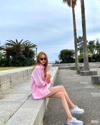 【时尚一点】今年夏天火了一种穿法，叫“衬衫搭配3款下装”，轻松美出新高度