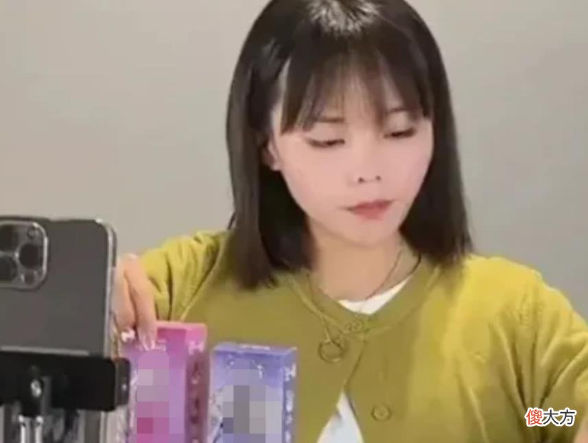 熊磊送儿子楷楷读幼儿园，楷楷却遭外人眼神歧视，孩子实在是无辜
