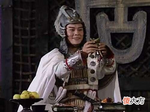 【爱历史】曹仁守江陵和樊城，于禁援军都三万了，曹操为何只给曹仁几千人？