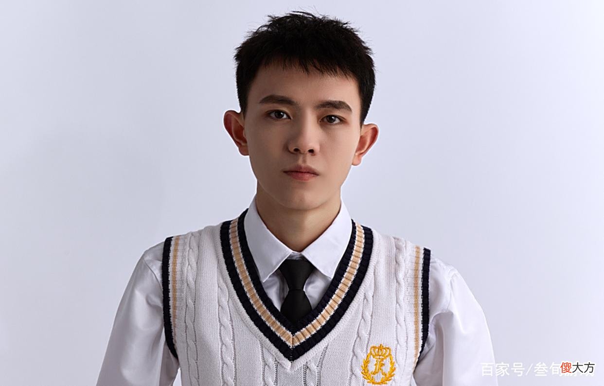 【游戏世界】王者荣耀：刺痛决定出手教育明凯，来一场公平Solo，输了直接退网