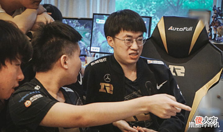 【游戏世界】Joker透露:G2这个队伍真的问题很大,感觉他们像是收菜了