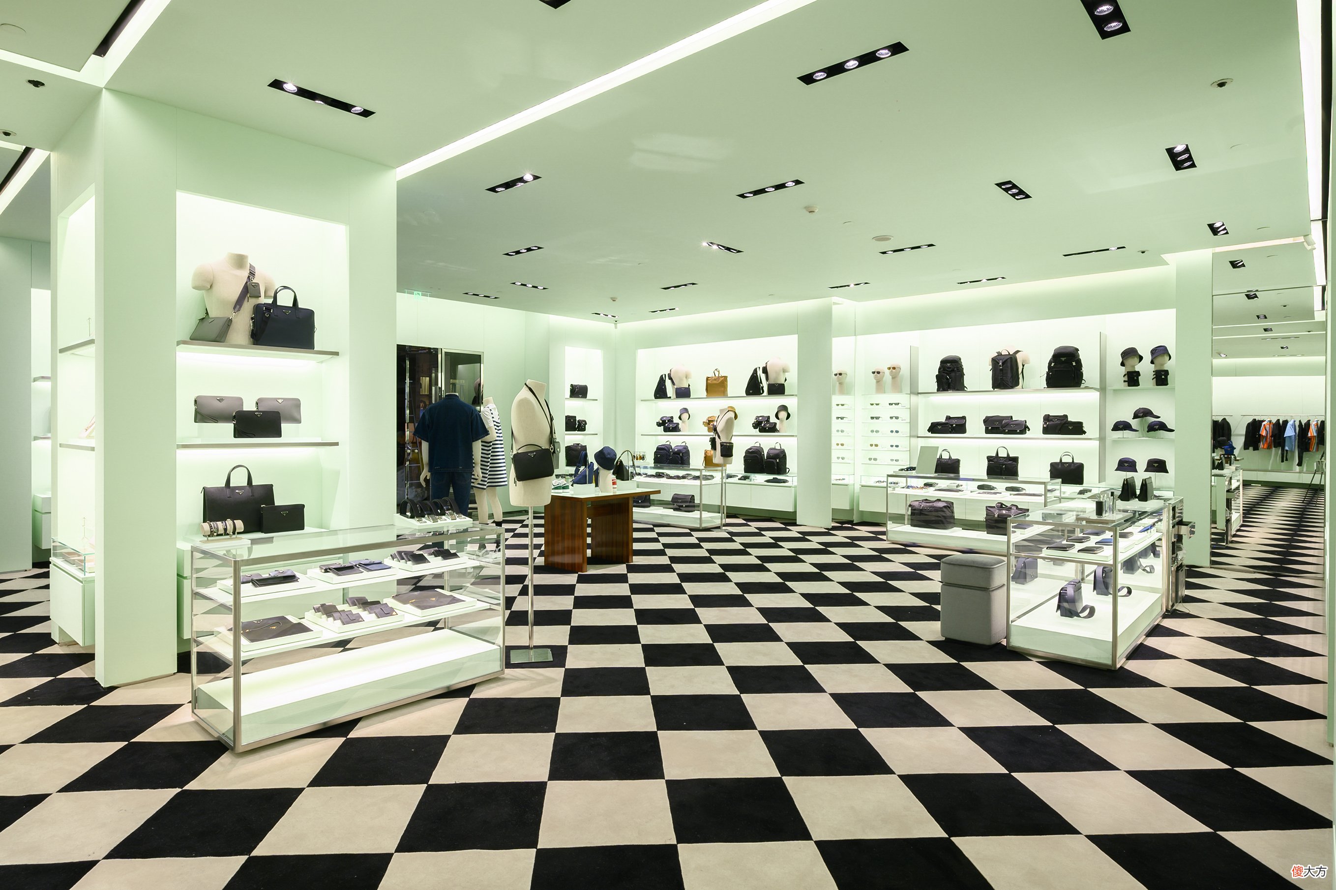【时尚一点】PRADA重庆WFC精品店崭新启幕