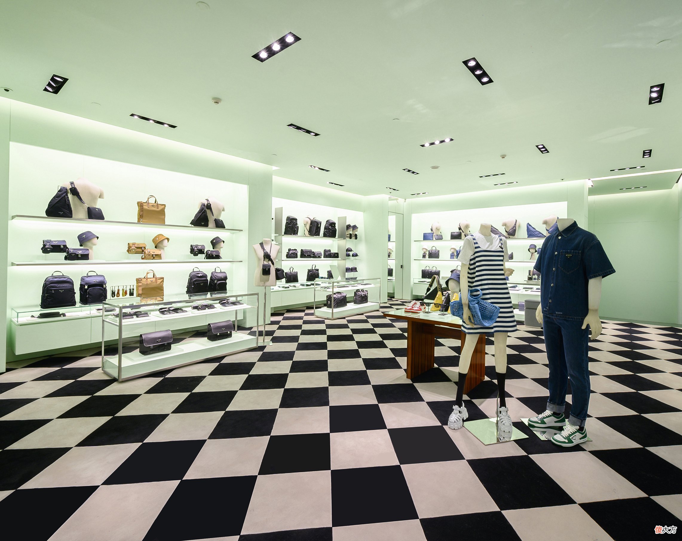 【时尚一点】PRADA重庆WFC精品店崭新启幕
