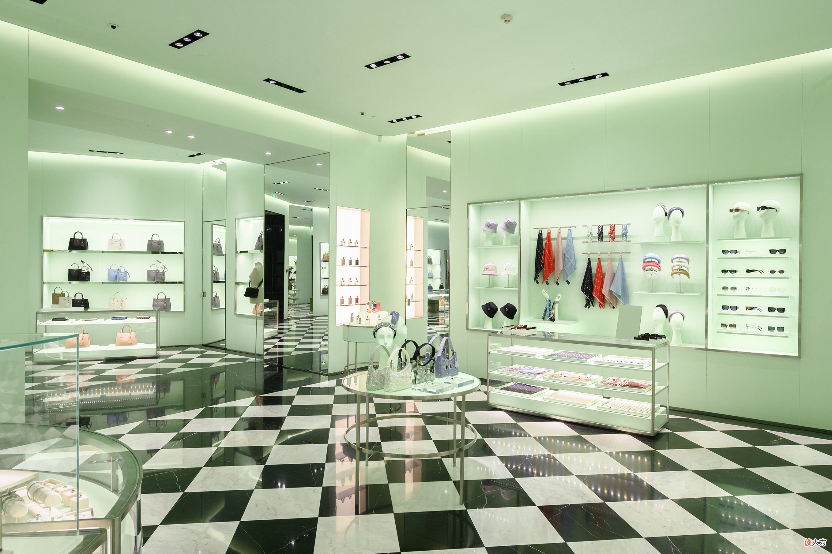 【时尚一点】PRADA重庆WFC精品店崭新启幕