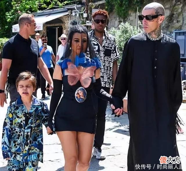 【就爱时尚】终于等来金大姐终极城堡婚礼！又穿迷你裙婚纱，超长刺绣头纱好美