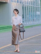 【就爱时尚】四五十岁的女人，日常穿搭要懂得“4个技巧”，优雅又得体
