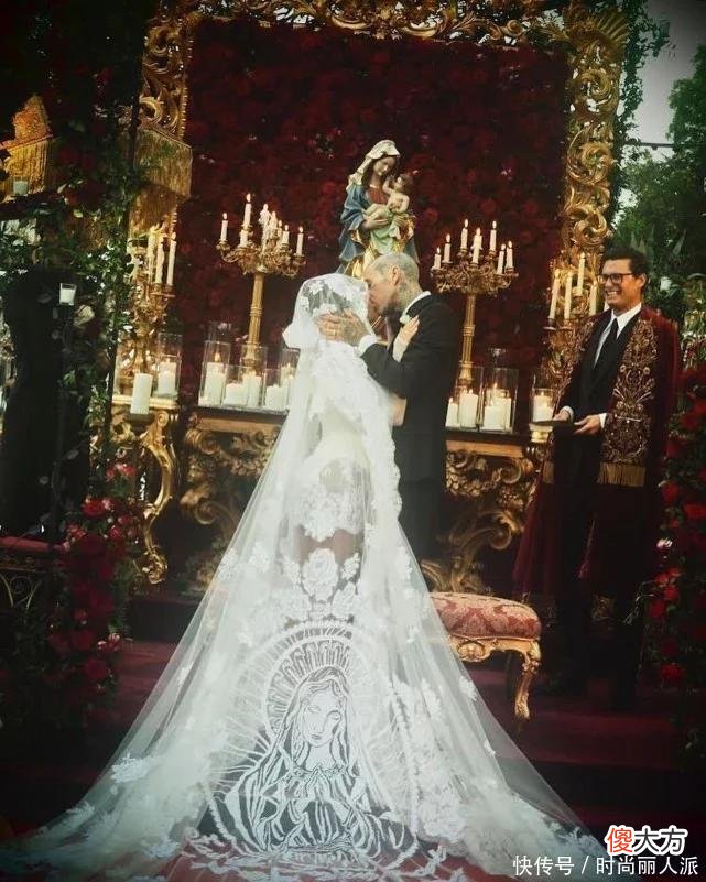 【就爱时尚】金大姐和纹身男浪漫婚礼！金姐暗黑系蕾丝裙更美，女儿穿黑袍太萌