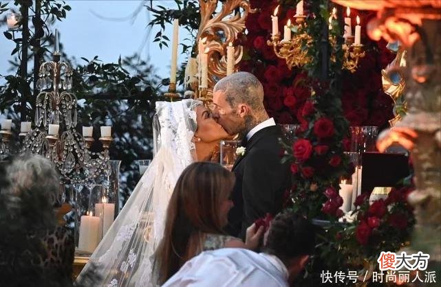 【就爱时尚】金大姐和纹身男浪漫婚礼！金姐暗黑系蕾丝裙更美，女儿穿黑袍太萌