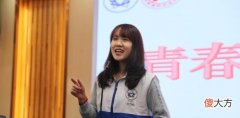 9岁女孩来大姨妈，竟把姨妈巾扔在餐桌上，青春教育要趁早