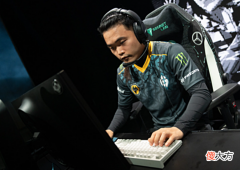 【游戏迷】EG战胜T1，Faker佐伊战绩1-4，T1出线面临危险
