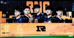 【游戏迷】太惊险了！RNG翻盘SGB，Gala输出未过万，米勒点名批评