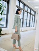 【就爱时尚】40岁以后，如何第一眼就给人“很会打扮”的感觉？