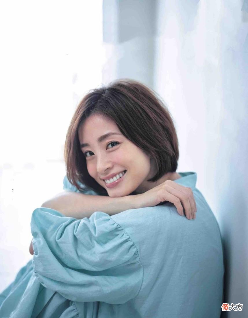 【就爱时尚】40岁以后，如何第一眼就给人“很会打扮”的感觉？