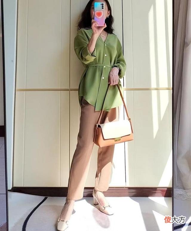 【就爱时尚】奔五奔六的女人，这三件单品可不能缺，显气质又有魅力