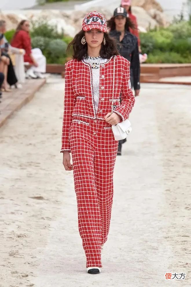 【时尚一点】CHANEL、LV、GUCCI｜普通人怎么get秀场穿搭？
