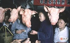 【爱历史】80年代老照片：那时一台落地扇100多元，学骑自行车现在记忆犹新