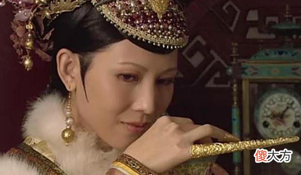 【爱历史】为什么清朝妃子都戴长指甲套？除了方便皇上，还有一个很大的作用