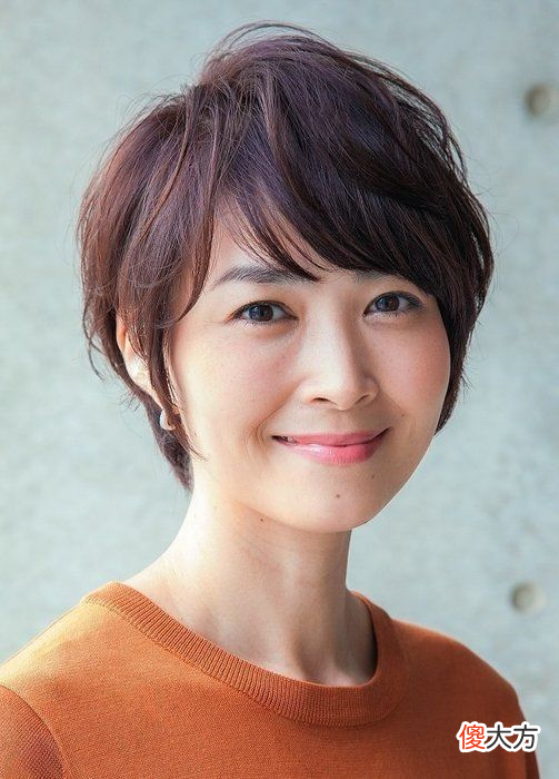 【时尚一点】奔四奔五发型太别老套，今年流行“蓬、松、短”，年轻大气又洋气