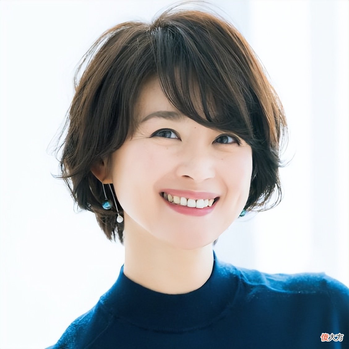 【时尚一点】奔四奔五发型太别老套，今年流行“蓬、松、短”，年轻大气又洋气