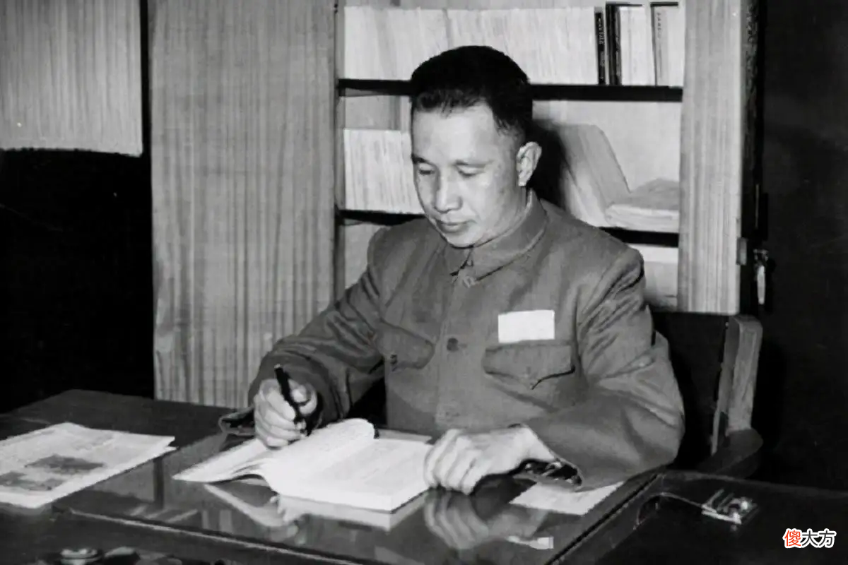【爱历史】中国严格禁枪，山东96岁老人却持有双枪，都是上级所赠可留作纪念