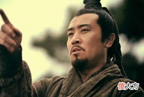 【历史故事】曹操抢了关羽看中的杜氏，却将更胜一筹的貂蝉送给了关羽，让人没想到的是，第二天就传来貂蝉自杀的消息，关