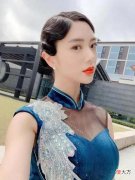【就爱时尚】“人间尤物”克拉拉，穿旗袍妩媚性感，好身材惹人羡慕