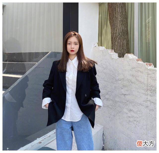 【时尚一点】沈梦辰穿着“杜海涛”西装，黑色阔腿裤和阔腿裤