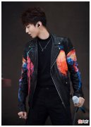 【就爱时尚】王俊凯被曝光最新时尚风格，黑色系组合又帅又清爽