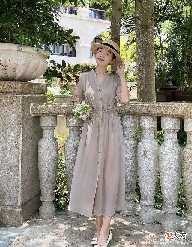【就爱时尚】40岁、50岁的女人，如何穿搭才能显瘦显高？