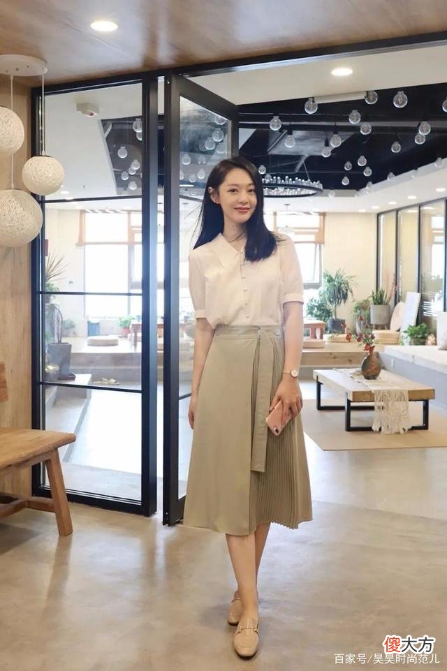【时尚一点】40岁的成熟女人，如何穿搭才能凸显自己的气质？