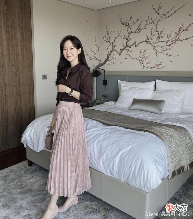 【就爱时尚】小个子女生夏天应该如何利用衬衫+半身裙穿搭吧