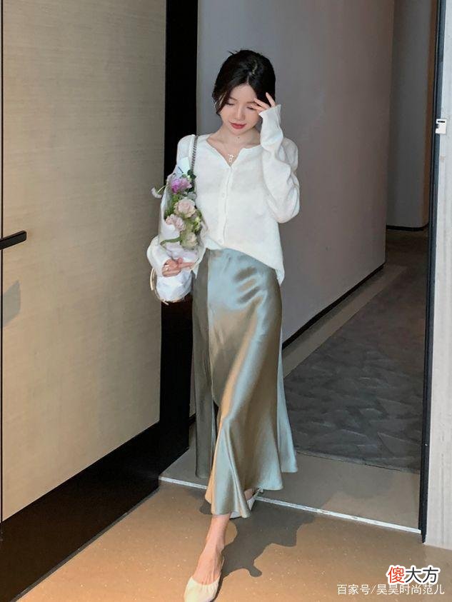 【就爱时尚】小个子女生夏天应该如何利用衬衫+半身裙穿搭吧