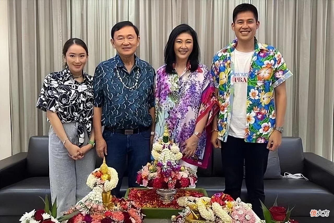 【就爱时尚】英拉罕和哥哥祖孙三代同框，穿奶奶衫胖好多，却被时髦侄女抢风头