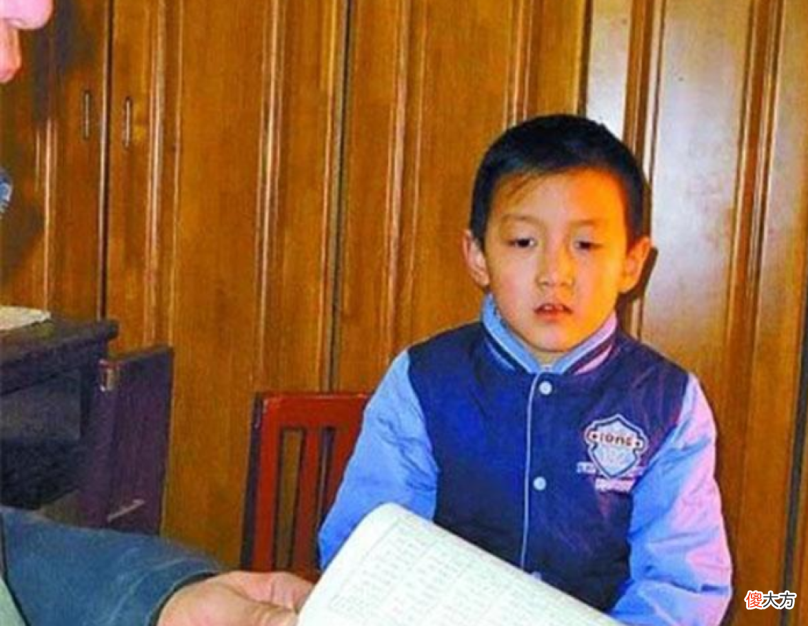 年轻军官何雪豪：8岁被特招入伍有工资拿，为扩充知识赴美留学