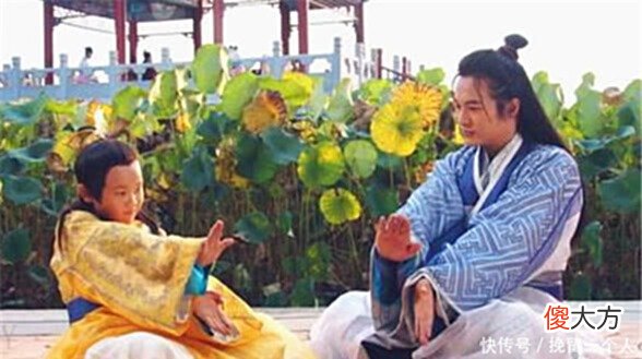 【爱历史】13岁的小皇帝被赶下台，突然问的1件事，百官忍不住双眼湿润！