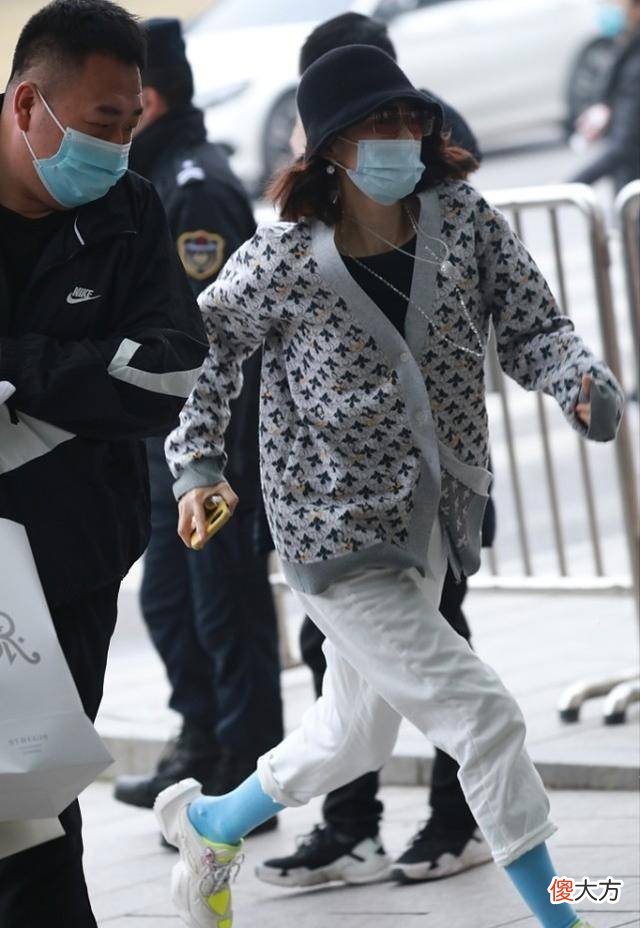 【就爱时尚】章子怡的毛衣搭配方式很多人都喜欢